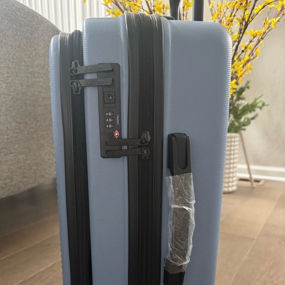 New! 🧳✈️🌎 CALPAK 22” Hardside Carry-on Spinner With Front Pocket in Amalfi Blu